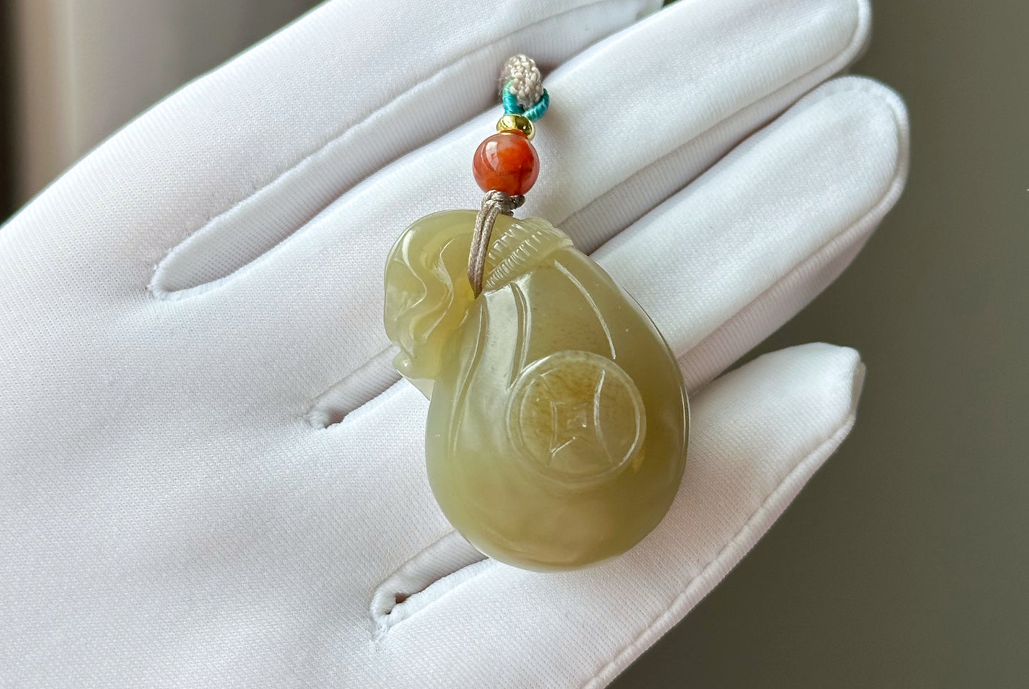 Certified Natural Qiemo Sugar and Warm White Nephrite Jade Hand-Carved Money Bag Pendant, 天然且末和田玉青白带糖手工雕刻钱袋吊坠