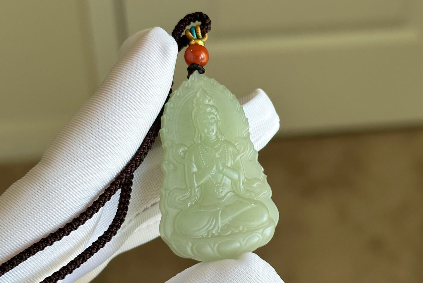 Certified Natural Qingshui Nephrite Jade Carved Guanyin Pendant, 天然晴水和田玉观音吊坠