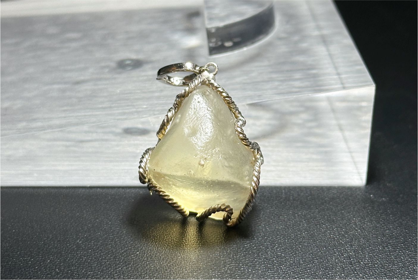 14.526Grams, Natural Authentic Libyan Desert Glass Tektite Silver Wrapped Pendant, Raw Libyan Desert Glass Pendant, 天然利比亚黄金陨石原石吊坠