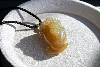 Certified Natural Golden Sugar-White Nephrite Jade Three-Legged Money Toad Pendant | Hand-Carved, 天然金糖白玉手工雕刻三足金蟾吊坠