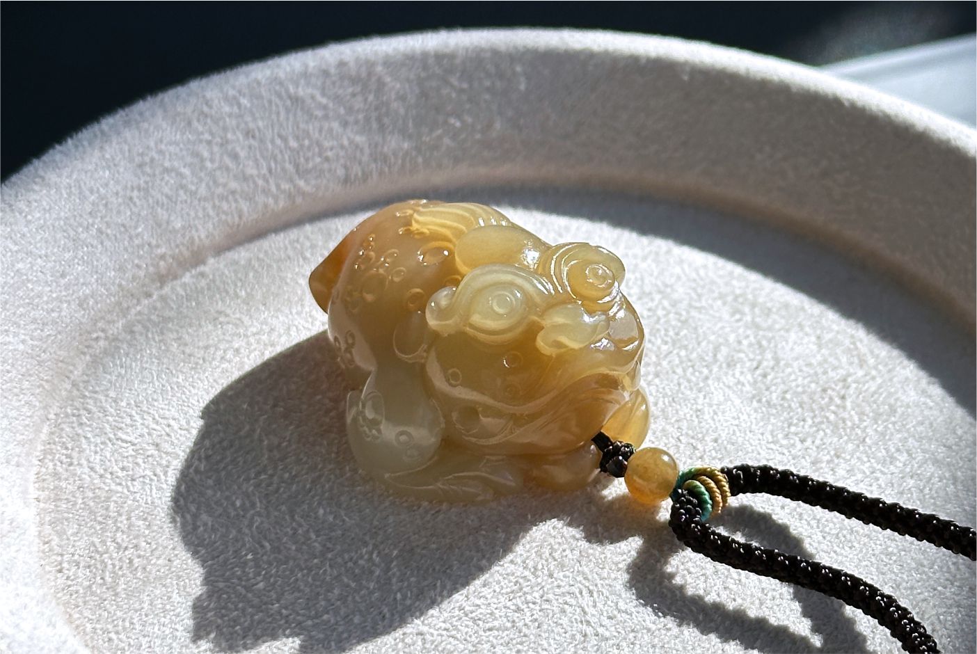 Certified Natural Golden Sugar-White Nephrite Jade Three-Legged Money Toad Pendant | Hand-Carved, 天然金糖白玉手工雕刻三足金蟾吊坠