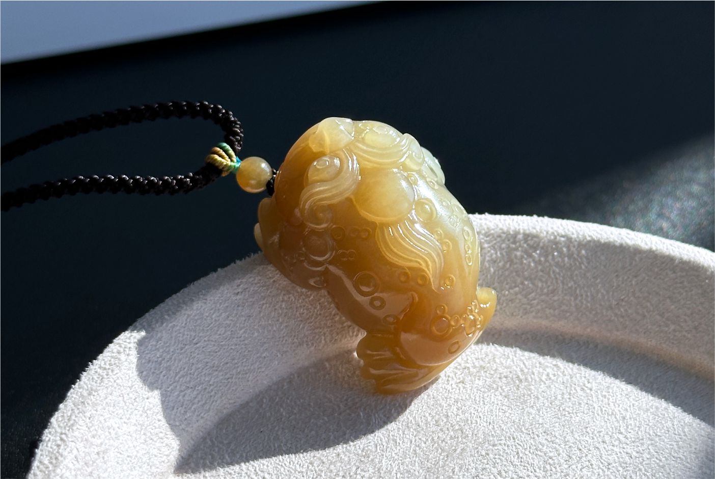 Certified Natural Golden Sugar-White Nephrite Jade Three-Legged Money Toad Pendant | Hand-Carved, 天然金糖白玉手工雕刻三足金蟾吊坠