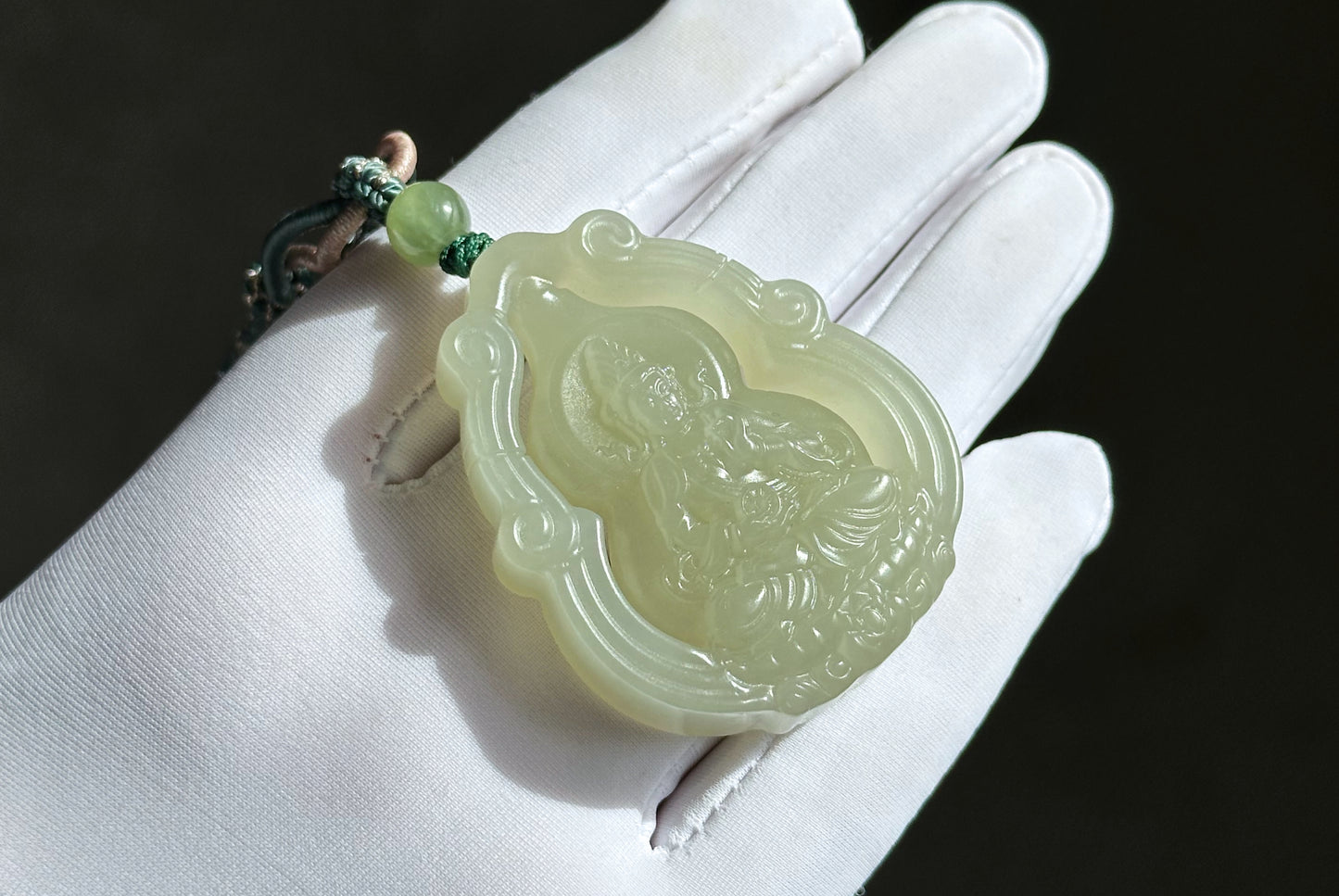 Certified Natural Qingshui Nephrite Jade Carved Gourd Guanyin Pendant, 天然晴水和田玉葫芦观音吊坠