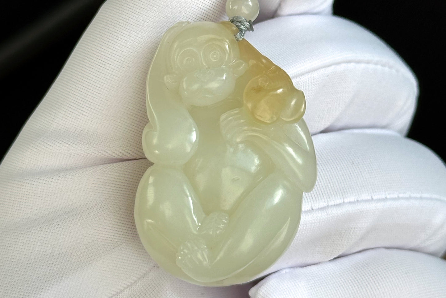 Certified Natural Russian White Nephrite Jade Hand-Carved Monkey with Ruyi Pendant, 天然俄白带一口糖和田玉手工雕刻猴子如意吊坠
