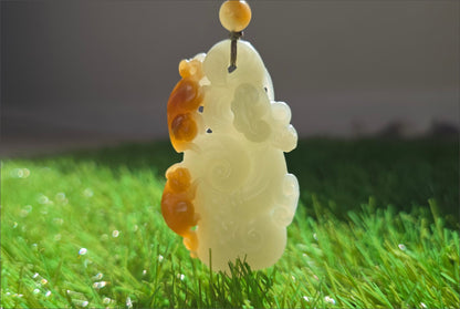 Certified Natural Sugar-White Qiemo Nephrite Jade Hand-Carved Monkeys on Lingzhi Ruyi Pendant, 天然且末糖白手工雕刻灵猴灵芝如意吊坠
