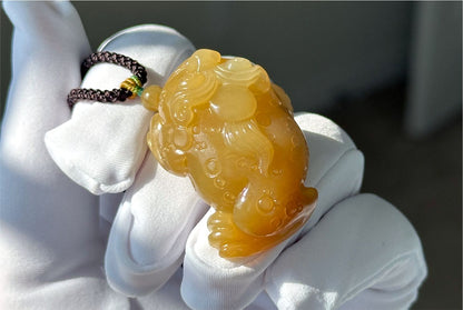 Certified Natural Golden Sugar-White Nephrite Jade Three-Legged Money Toad Pendant | Hand-Carved, 天然金糖白玉手工雕刻三足金蟾吊坠