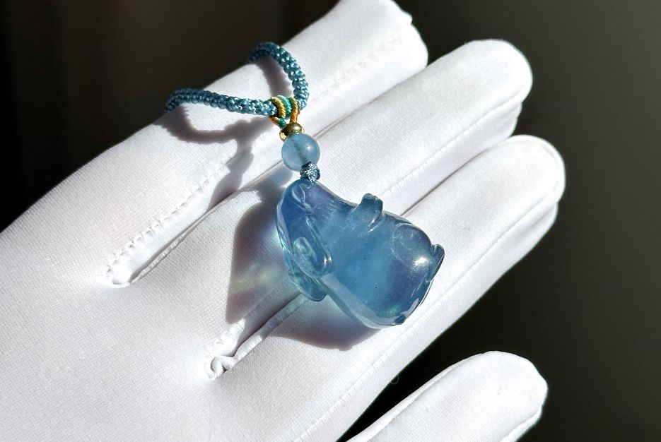 Certified Natural Blue Aquamarine Hand Carved Bunny Pendant, Aquamarine Rabbit Pendant, 天然魔鬼蓝海蓝宝兔宝宝吊坠