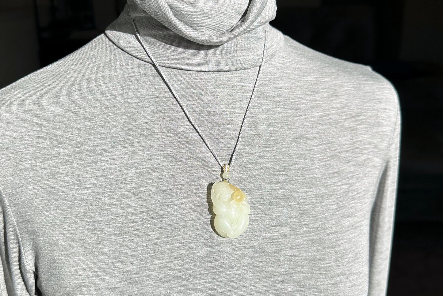 Certified Natural Russian White Nephrite Jade Hand-Carved Monkey with Ruyi Pendant, 天然俄白带一口糖和田玉手工雕刻猴子如意吊坠