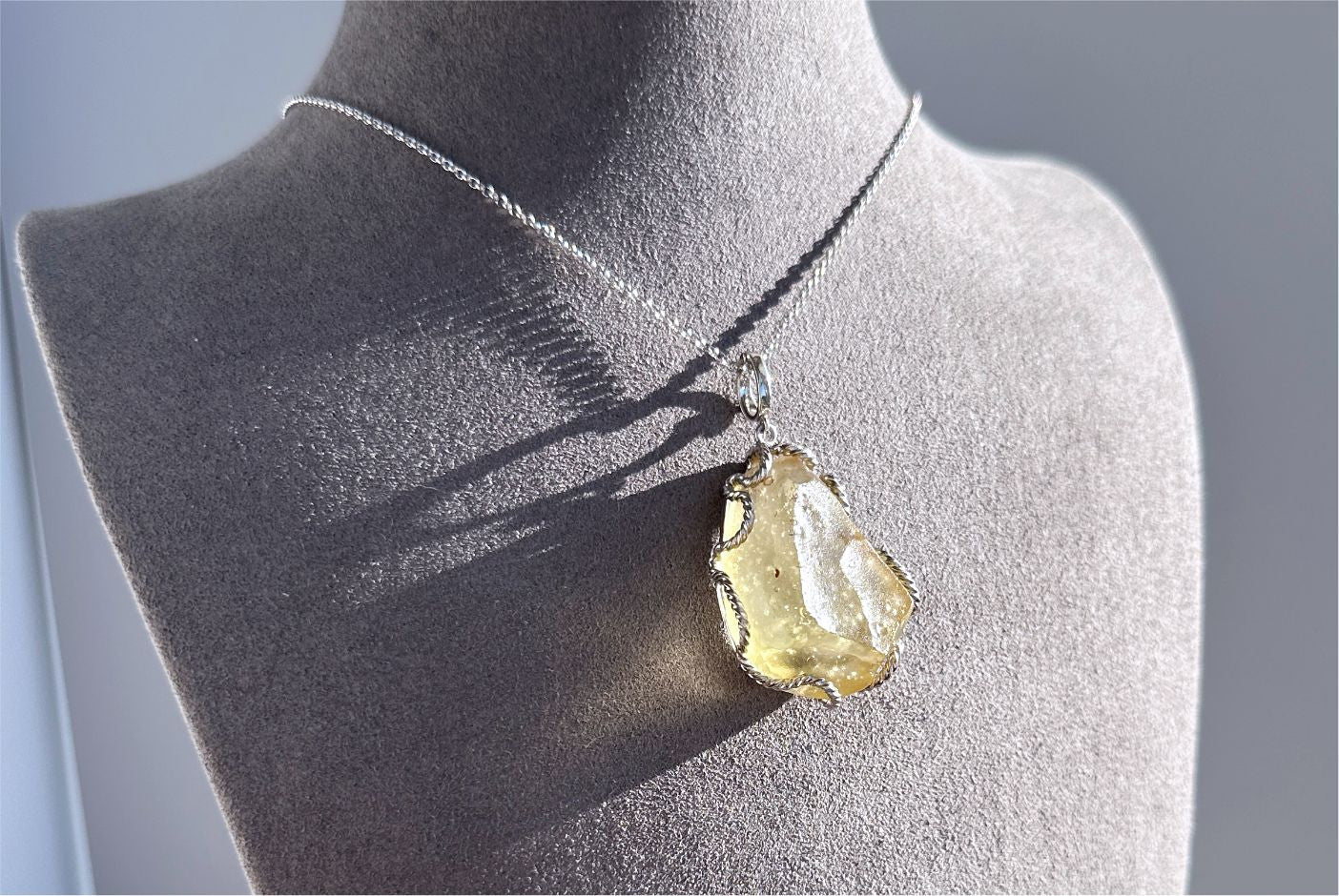 16.216Grams, Natural Authentic Libyan Desert Glass Tektite Silver Wrapped Pendant, Raw Libyan Desert Glass Pendant, 天然利比亚黄金陨石原石吊坠