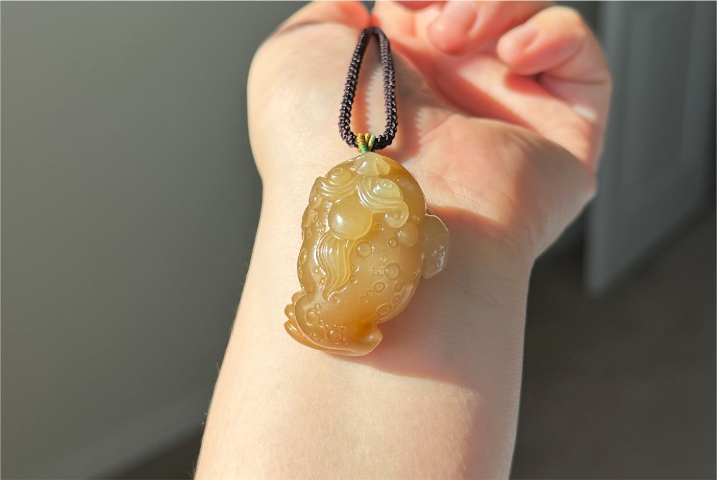 Certified Natural Golden Sugar-White Nephrite Jade Three-Legged Money Toad Pendant | Hand-Carved, 天然金糖白玉手工雕刻三足金蟾吊坠