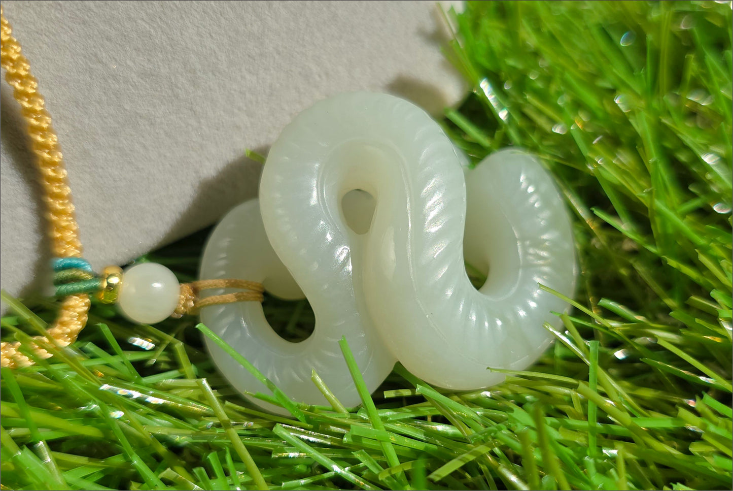 Certified Natural Qiemo White Nephrite Jade Hand-Carved Snake Pendant, 天然且末白和田玉手工雕刻蛇吊坠