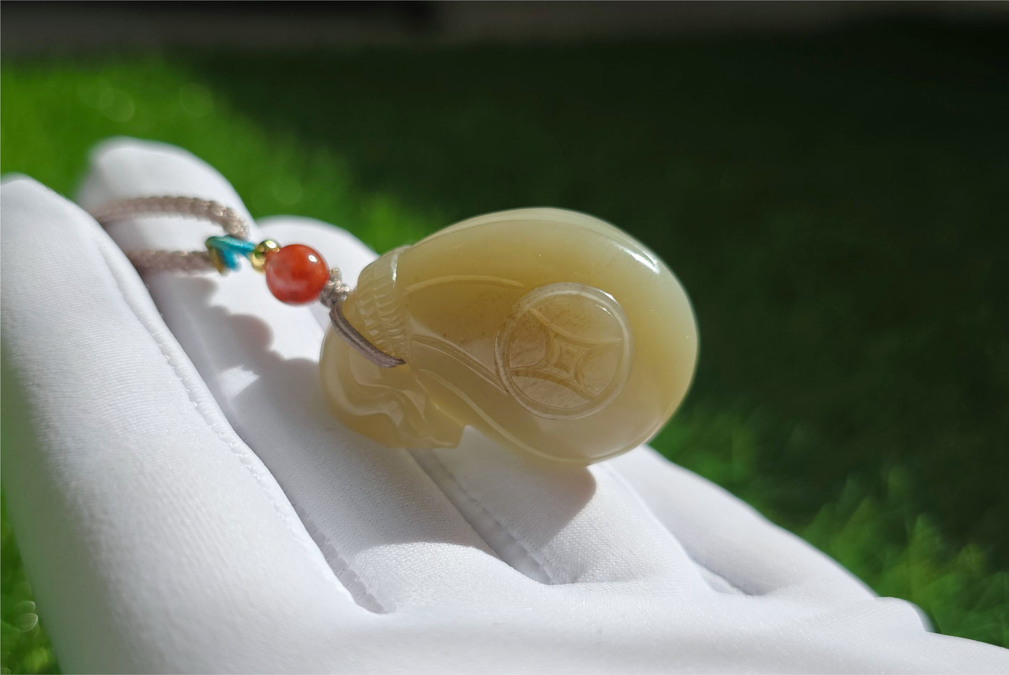 Certified Natural Qiemo Sugar and Warm White Nephrite Jade Hand-Carved Money Bag Pendant, 天然且末和田玉青白带糖手工雕刻钱袋吊坠