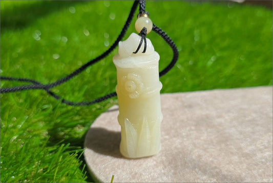 1.Certified Natural Sugar and White Nephrite Jade Wushi Peace Pendant, 天然高品质且末糖白无事牌