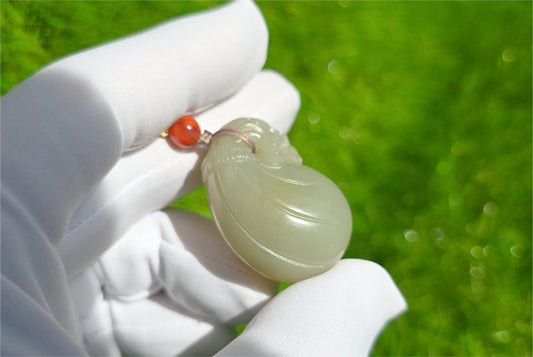 Certified Natural Qiemo Sugar and Warm White Nephrite Jade Hand-Carved Money Bag Pendant, 天然且末和田玉青白带糖手工雕刻钱袋吊坠