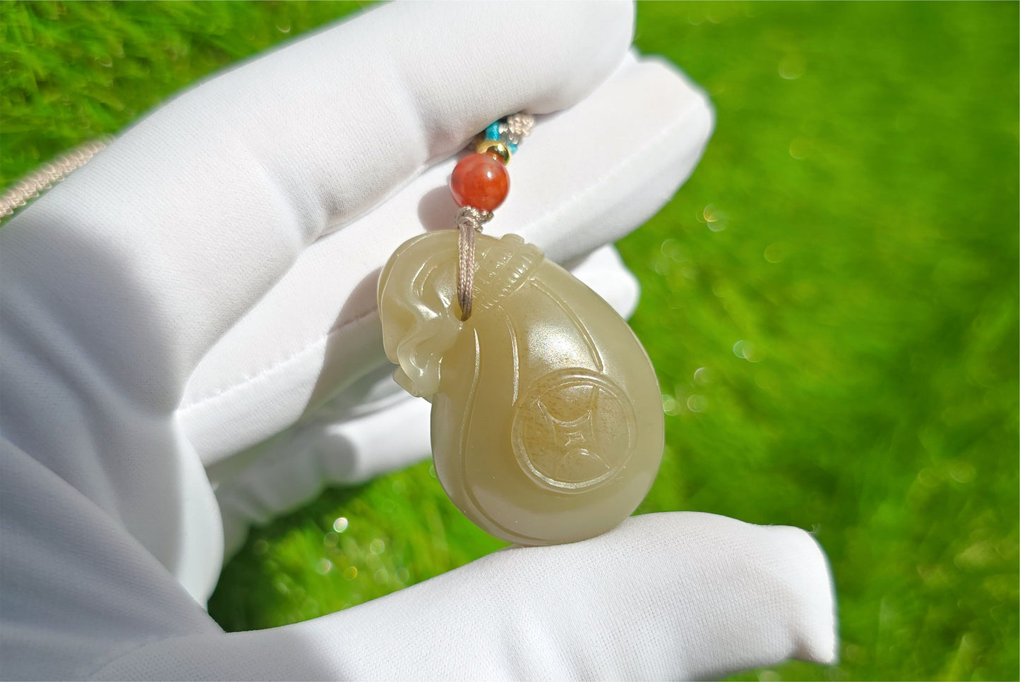 Certified Natural Qiemo Sugar and Warm White Nephrite Jade Hand-Carved Money Bag Pendant, 天然且末和田玉青白带糖手工雕刻钱袋吊坠