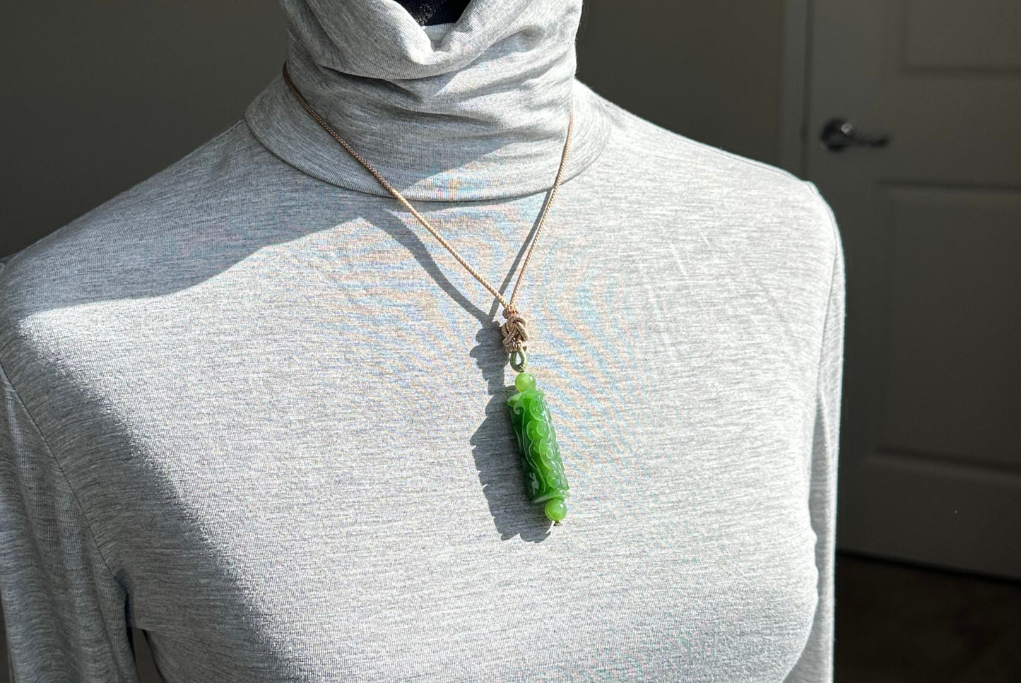 Certified Natural Vivid Green Nephrite Jade Carved triangular barrel-shaped Pendant，天然辣绿碧玉三角桶珠吊坠