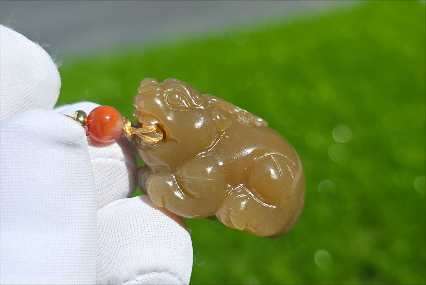 Certified Natural Yellow Sugar Nephrite Jade Hand-Carved Pixiu Pendant, 天然且末黄糖和田玉手工雕刻貔貅吊坠