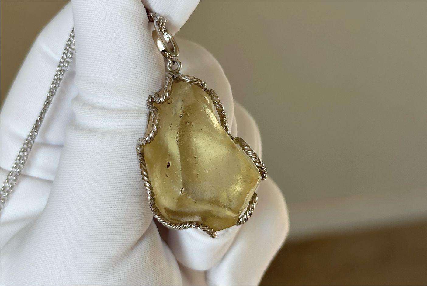 16.216Grams, Natural Authentic Libyan Desert Glass Tektite Silver Wrapped Pendant, Raw Libyan Desert Glass Pendant, 天然利比亚黄金陨石原石吊坠