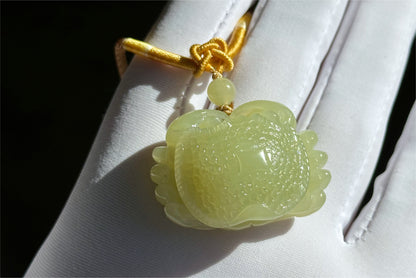 Certified Natural Ruoqiang Yellow Nephrite Jade Carved Crab Pendant, 天然若羌黄口和田玉雕刻螃蟹吊坠