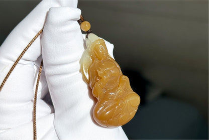 Certified Natural Golden Sugar-White Nephrite Jade Guanyin Pendant – Hand-Carved, 天然黄金糖白玉手工雕刻观音吊坠