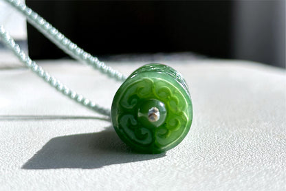Certified Natural Spinach Green Nephrite Jade Carved Barrel-shaped Pendant，天然阳菠菜绿碧玉桶珠吊坠