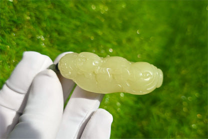 Certified Natural High-Quality Ruoqiang Yellow Nephrite Jade Hand-Carved God of Wealth Pendant, 天然若羌黄口手工雕刻财神吊坠