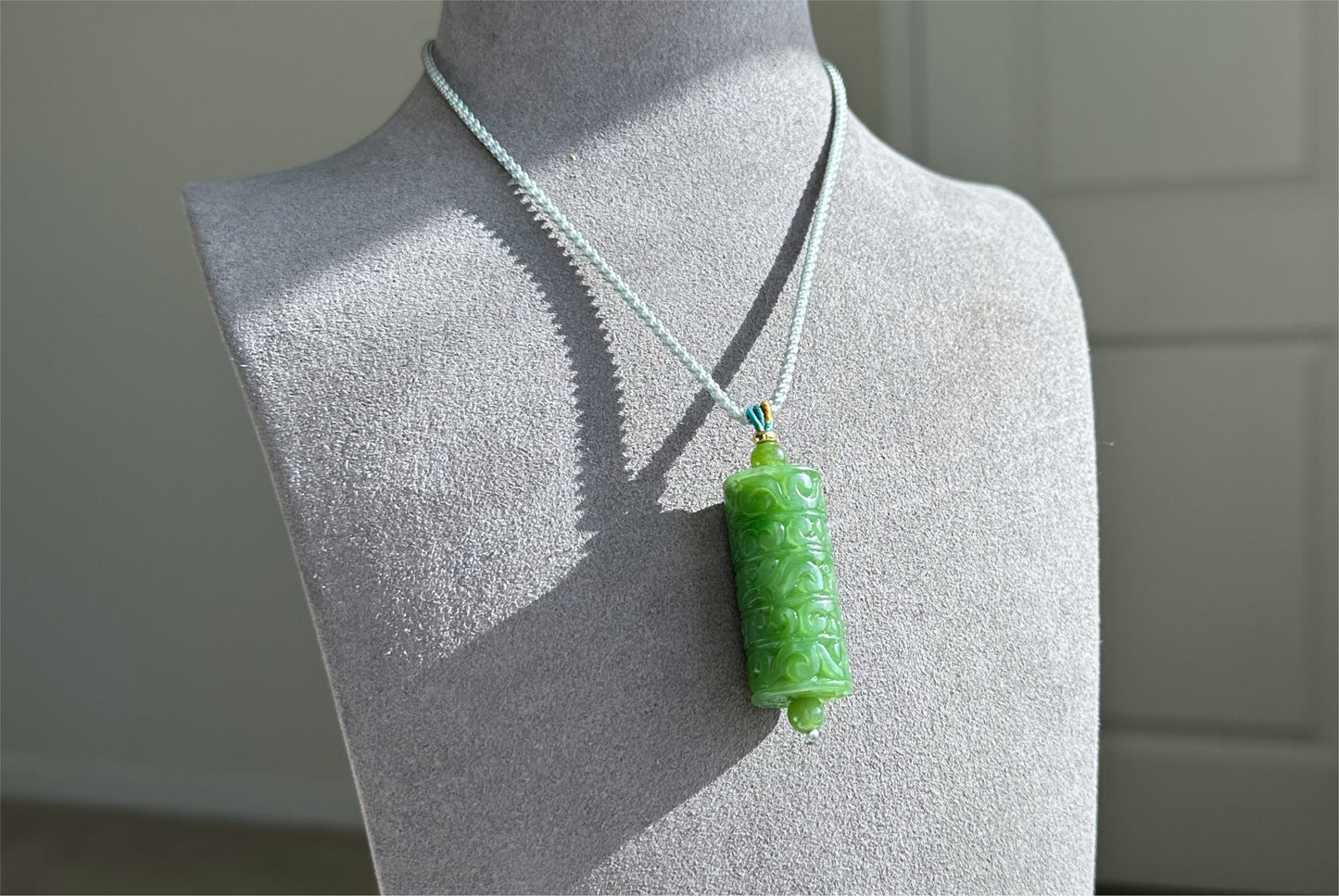 Certified Natural Spinach Green Nephrite Jade Carved Barrel-shaped Pendant，天然阳菠菜绿碧玉桶珠吊坠