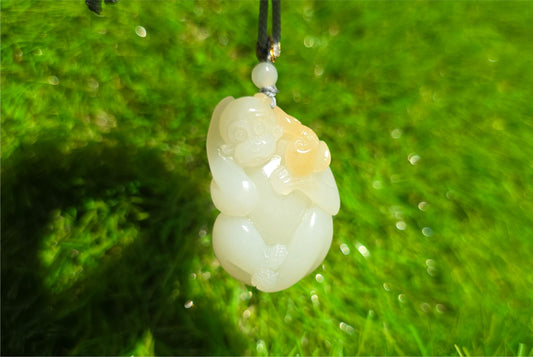 Certified Natural Russian White Nephrite Jade Hand-Carved Monkey with Ruyi Pendant, 天然俄白带一口糖和田玉手工雕刻猴子如意吊坠