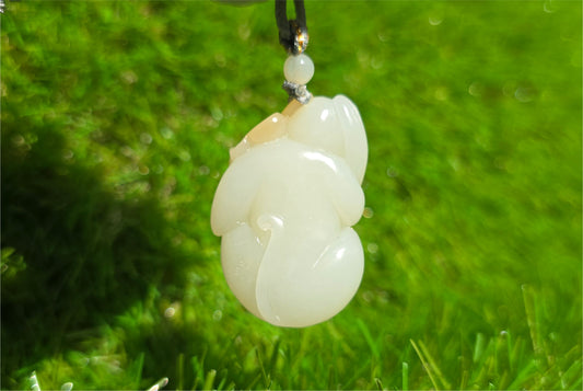 Certified Natural Russian White Nephrite Jade Hand-Carved Monkey with Ruyi Pendant, 天然俄白带一口糖和田玉手工雕刻猴子如意吊坠