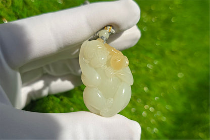Certified Natural Russian White Nephrite Jade Hand-Carved Monkey with Ruyi Pendant, 天然俄白带一口糖和田玉手工雕刻猴子如意吊坠