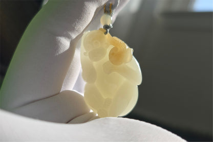 Certified Natural Russian White Nephrite Jade Hand-Carved Monkey with Ruyi Pendant, 天然俄白带一口糖和田玉手工雕刻猴子如意吊坠