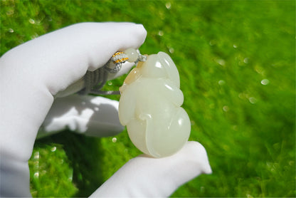 Certified Natural Russian White Nephrite Jade Hand-Carved Monkey with Ruyi Pendant, 天然俄白带一口糖和田玉手工雕刻猴子如意吊坠