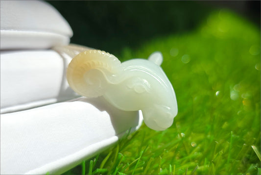 Certified Natural Russian White Nephrite Jade Hand-Carved Ram Head Pendant, 天然俄料和田白玉带一口糖手工雕刻羊头吊坠