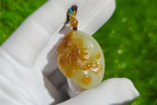 Certified Natural Qiemo Sugar and Warm White Nephrite jade Hand Carved Scorpion Pendant, 且末糖白和田玉手工雕刻蝎子(独霸一方）吊坠