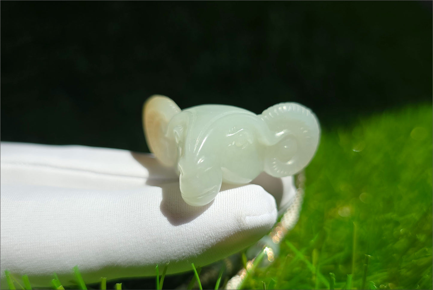 Certified Natural Russian White Nephrite Jade Hand-Carved Ram Head Pendant, 天然俄料和田白玉带一口糖手工雕刻羊头吊坠