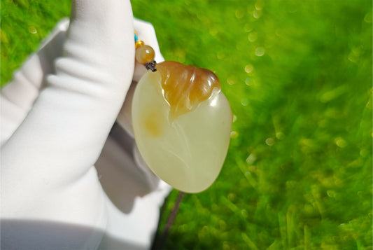 Certified Natural Qiemo Sugar and Warm White Nephrite jade Hand Carved Scorpion Pendant, 且末糖白和田玉手工雕刻蝎子(独霸一方）吊坠