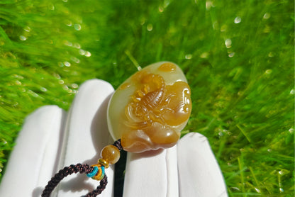 Certified Natural Qiemo Sugar and Warm White Nephrite jade Hand Carved Scorpion Pendant, 且末糖白和田玉手工雕刻蝎子(独霸一方）吊坠