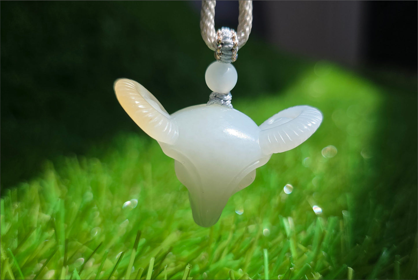 Certified Natural Russian White Nephrite Jade Hand-Carved Ram Head Pendant, 天然俄料和田白玉带一口糖手工雕刻羊头吊坠