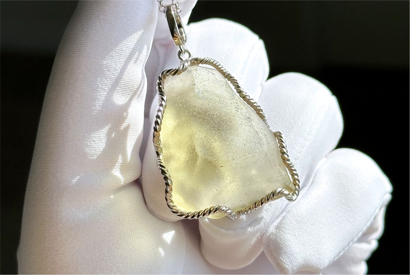 15.642Grams, Natural Authentic Raw Libyan Desert Glass Tektite Silver Wrapped Pendant, 天然利比亚黄金陨石原石吊坠