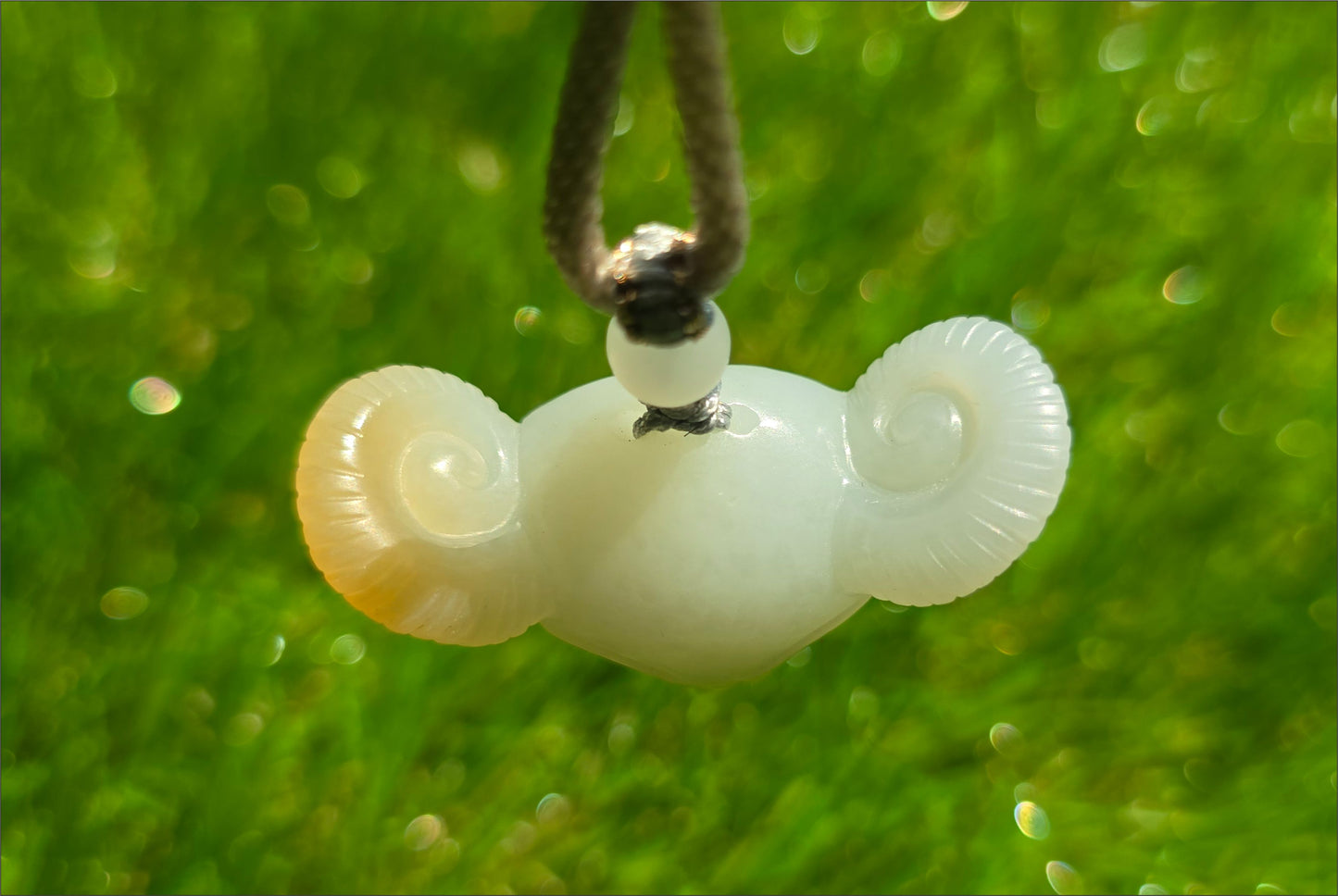 Certified Natural Russian White Nephrite Jade Hand-Carved Ram Head Pendant, 天然俄料和田白玉带一口糖手工雕刻羊头吊坠