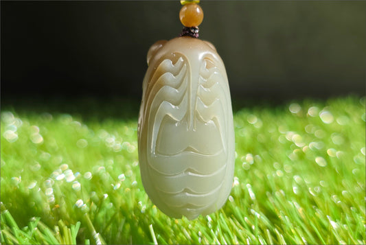 Certified Natural High-quality Ruoqiang Yellow and Sugar Brown Nephrite Jade Hand Carved Cicada Pendant, 天然若羌青黄口带糖和田玉手工雕刻一鸣惊人(蝉)吊坠