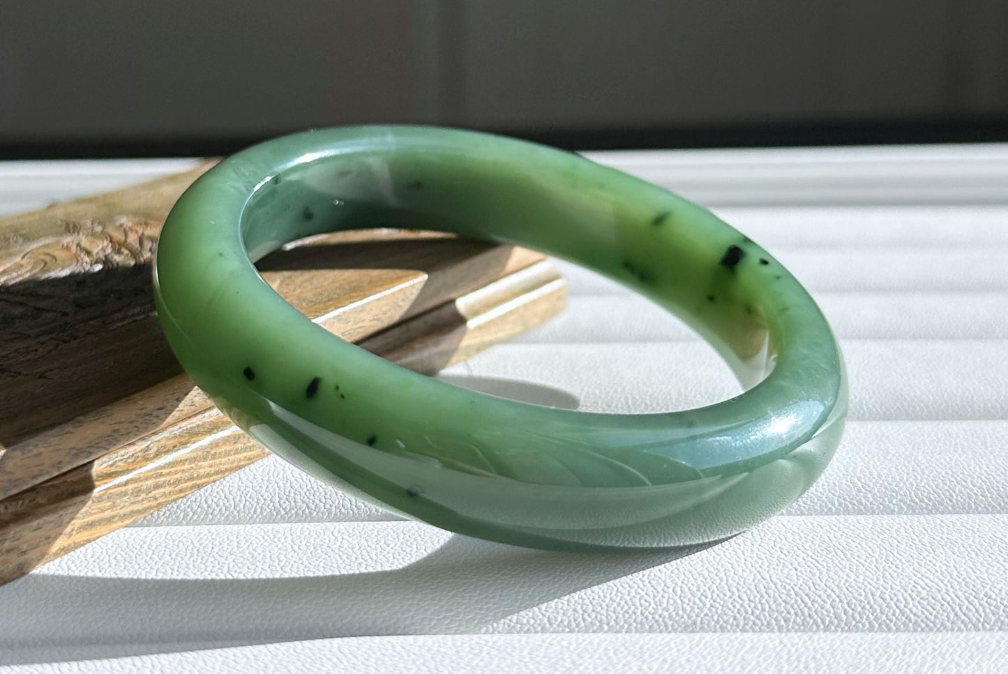 61mm, Certified Natural Siberian Spinach Green Nephrite Jade Bangle, 天然俄老油菠菜绿碧玉手镯