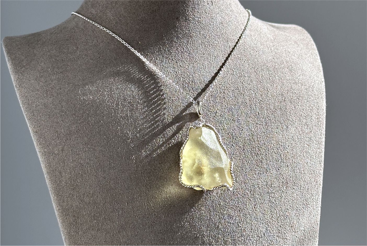 15.642Grams, Natural Authentic Raw Libyan Desert Glass Tektite Silver Wrapped Pendant, 天然利比亚黄金陨石原石吊坠
