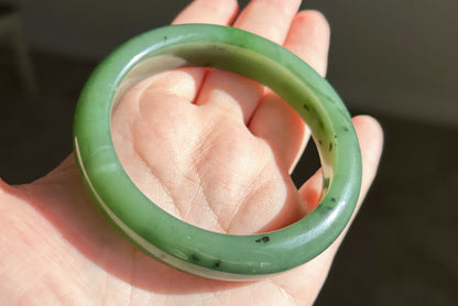 61mm, Certified Natural Siberian Spinach Green Nephrite Jade Bangle, 天然俄老油菠菜绿碧玉手镯