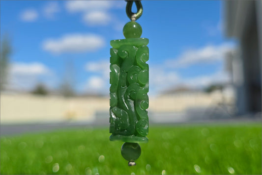 Certified Natural Vivid Green Nephrite Jade Carved triangular barrel-shaped Pendant，天然辣绿碧玉三角桶珠吊坠