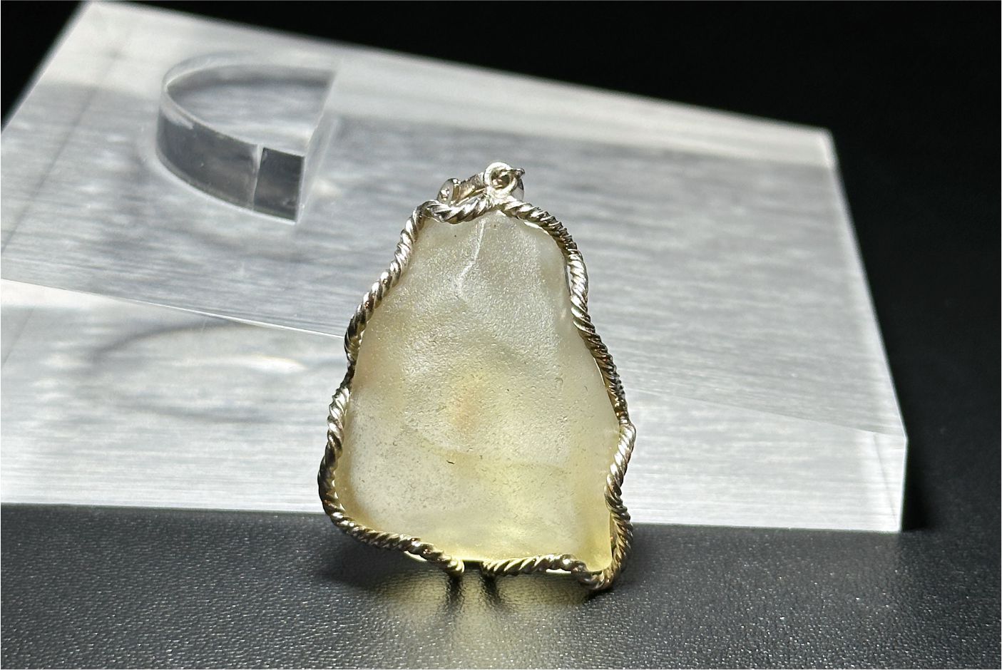 15.642Grams, Natural Authentic Raw Libyan Desert Glass Tektite Silver Wrapped Pendant, 天然利比亚黄金陨石原石吊坠