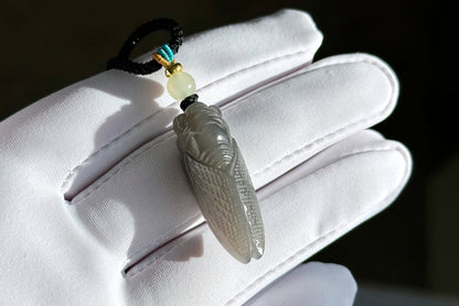 Certified Natural Emerald Green in Rich Smoky Purple Nephrite Jade Carved Cicada pendant, 天然浓烟紫带翠和田玉雕刻一鸣惊人(蝉)吊坠