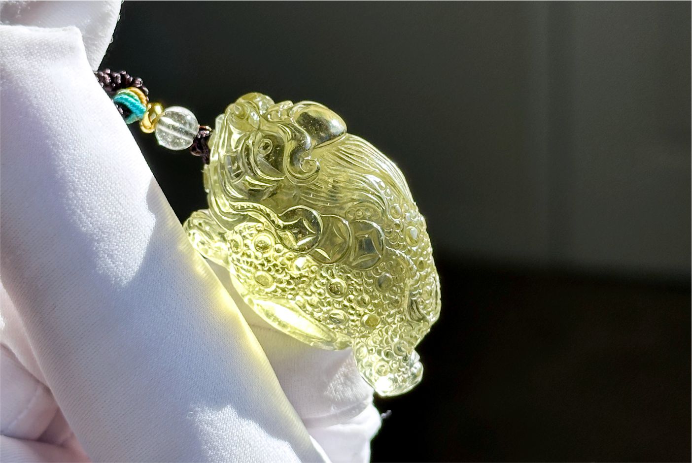 21.45 grams,Natural Authentic Libyan Desert Glass Tektite Hand Carved Money Toad Pendant,  天然利比亚黄金陨石手雕金蟾吊坠