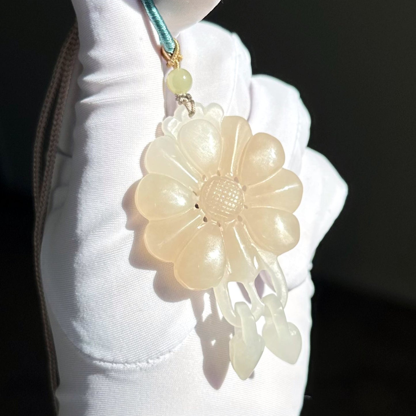 Certified Natural Lotus Pink Nephrite Jade Hand Carved Sunflower Pendant, 天然藕粉和田玉手工雕刻向日葵吊坠