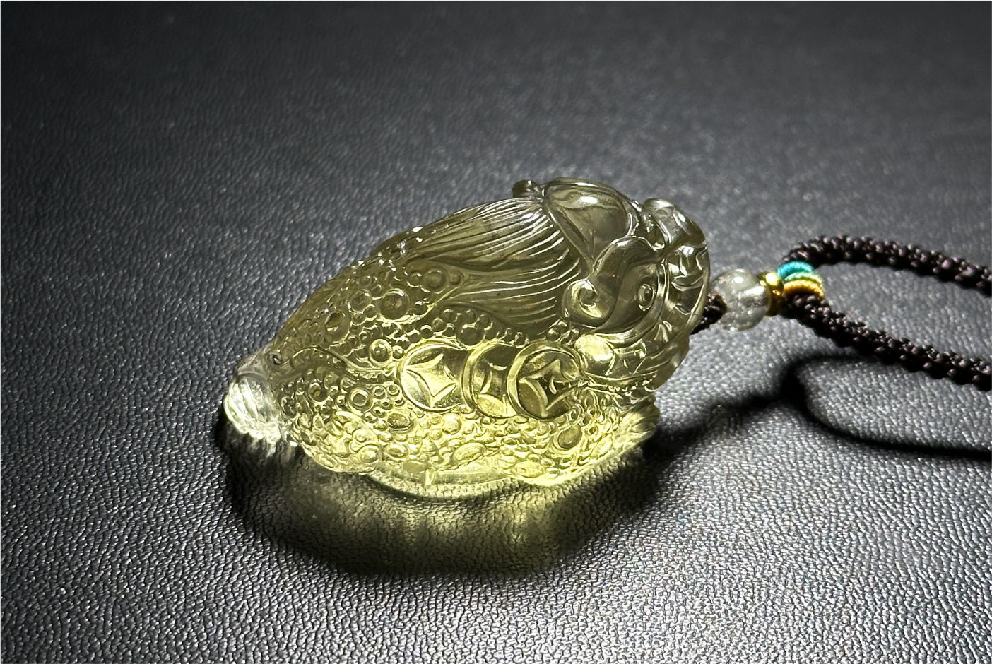 21.45 grams,Natural Authentic Libyan Desert Glass Tektite Hand Carved Money Toad Pendant,  天然利比亚黄金陨石手雕金蟾吊坠